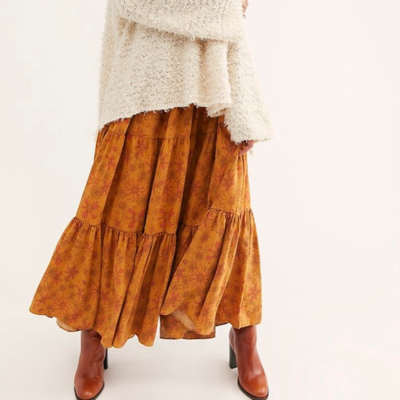 Free People Dresses & Skirts - • FREE PEOPLE TIERED FLORAL KERRIGAN MAXI SKIRT •